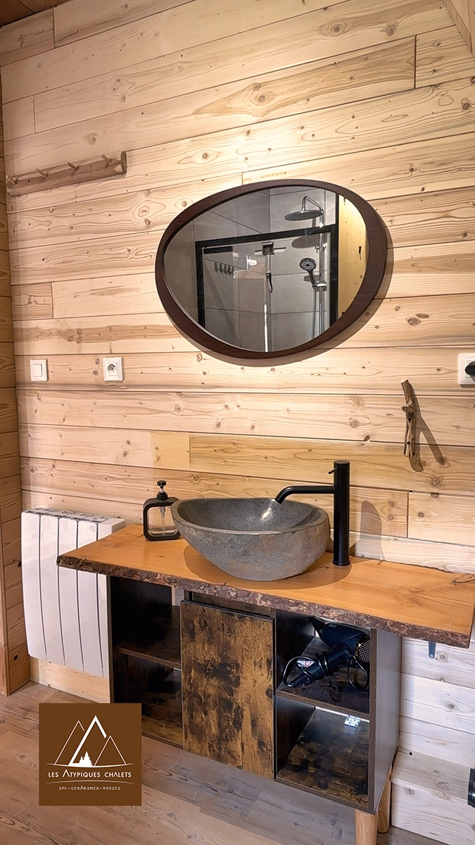 Salle de bain du chalet Sharkhan, chalet avec spa dans les Vosges