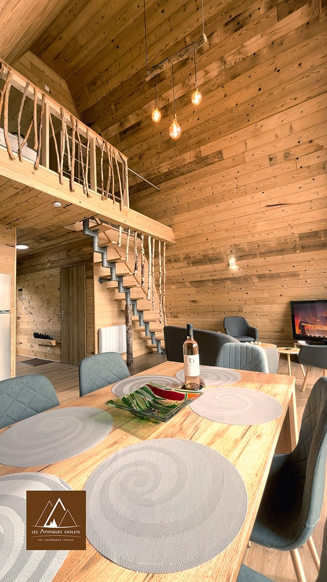 Salle a manger du chalet Sharkhan, sejour insolite pres de Gerardmer